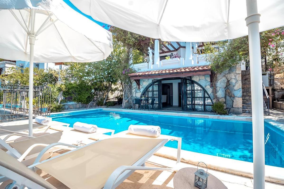 Leila Private Pool Villa